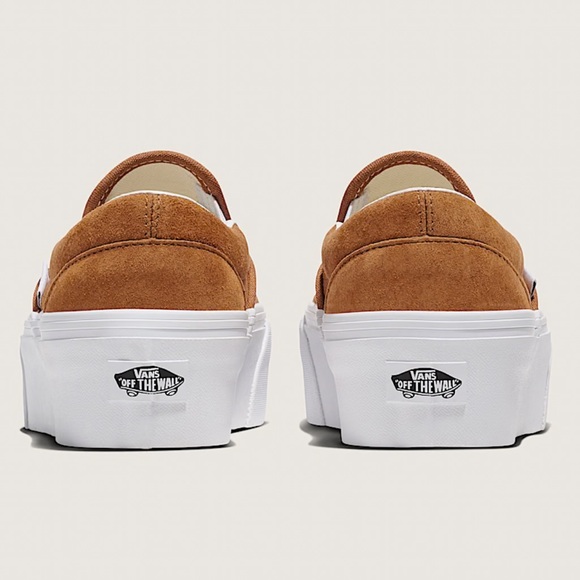 Vans W Classic Slip-On Platform Sneakers 
Stackform
Nubuck Chipmunk
VN000CN1GWT - Picture 4 of 16